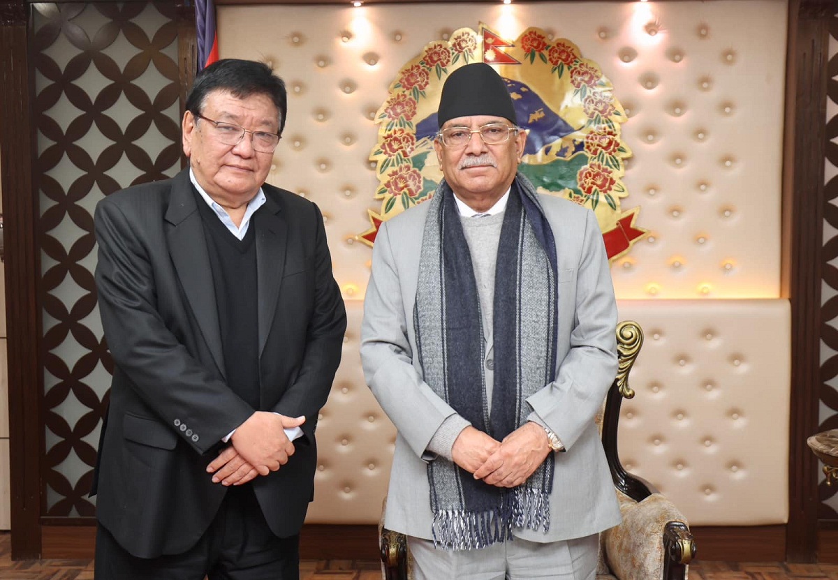 pm prachanda with dr ruit1674310489.jpg